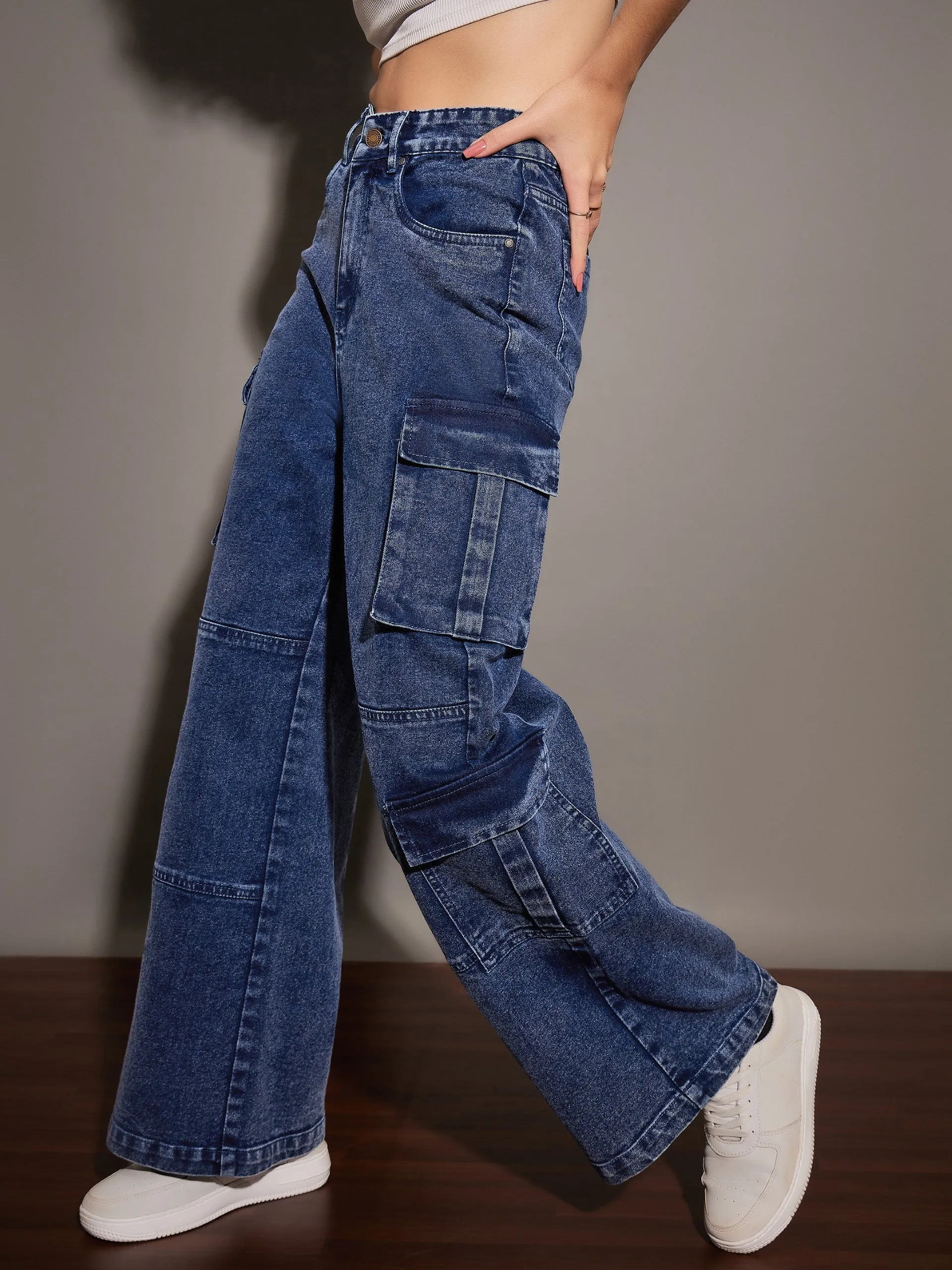 Women Blue Washed Multi Pockets Detail Jeans