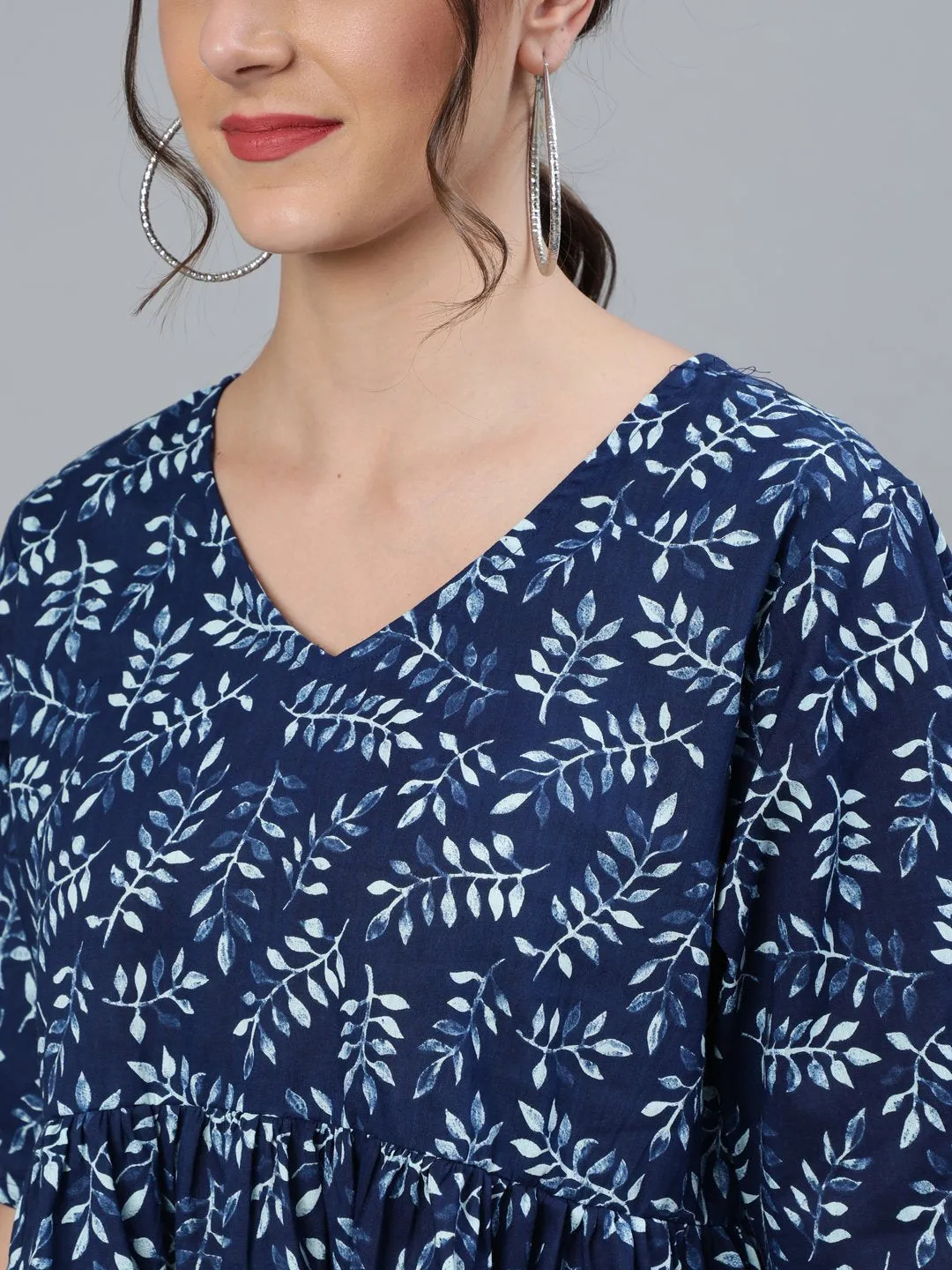 Women Indigo Blue Printed Top With V Neck & Three Quarter Sleeves